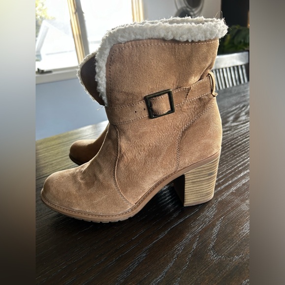 American Eagle by Payless yaz stone faux suede ankle bootie Sherpa block heels - Picture 4 of 10